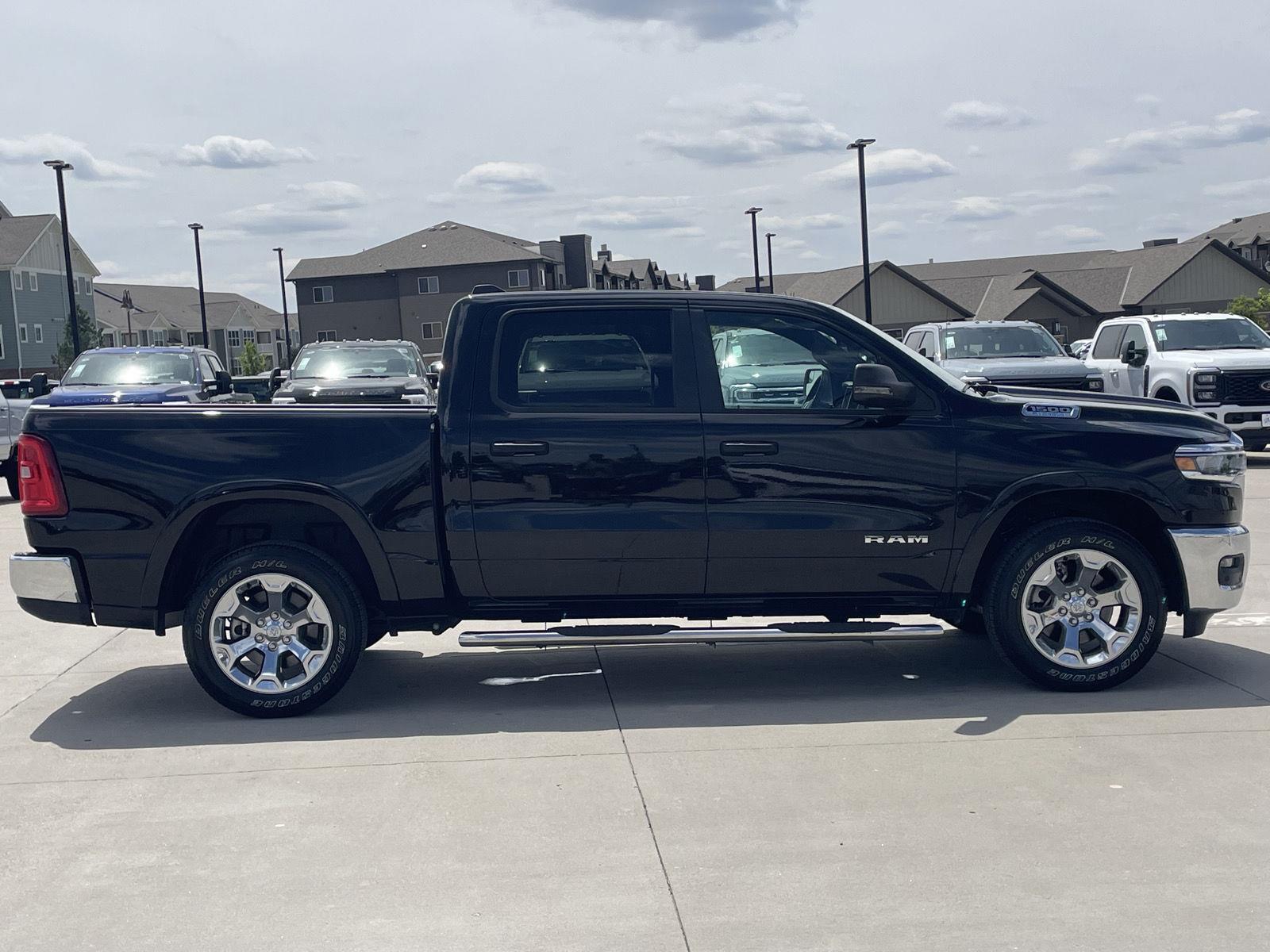 Vehicle photo 6