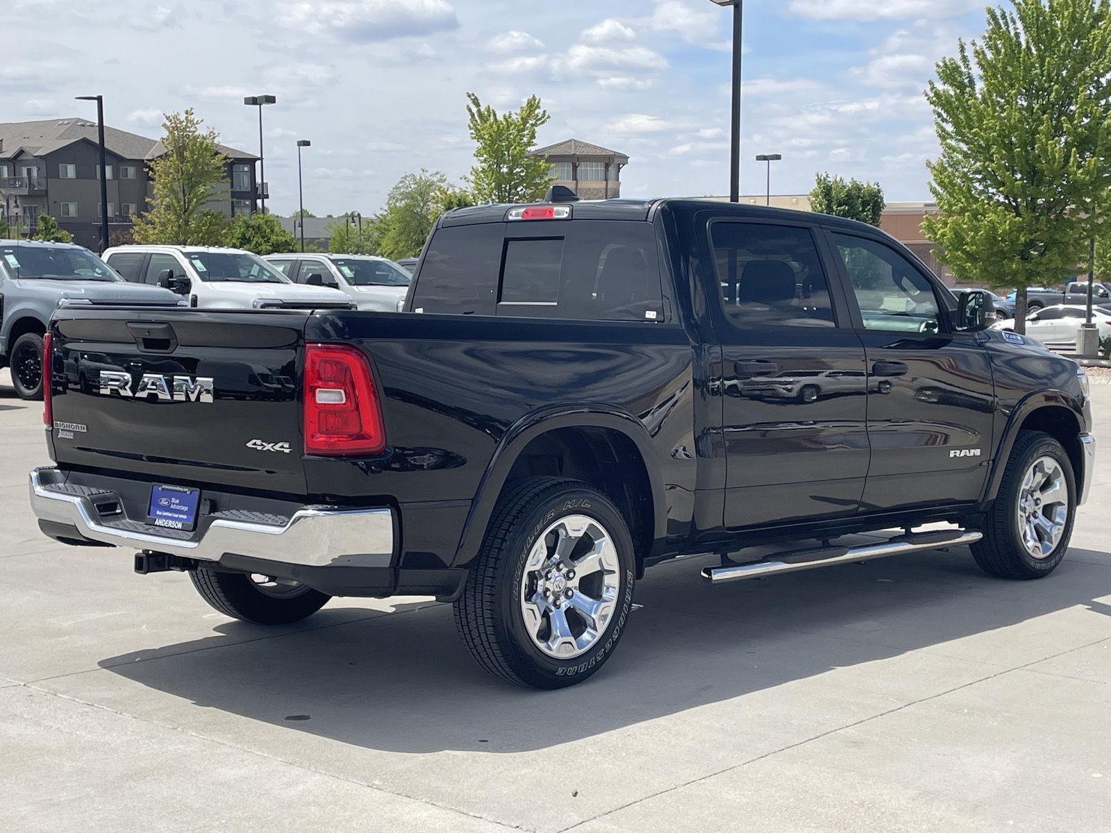 Vehicle photo 7
