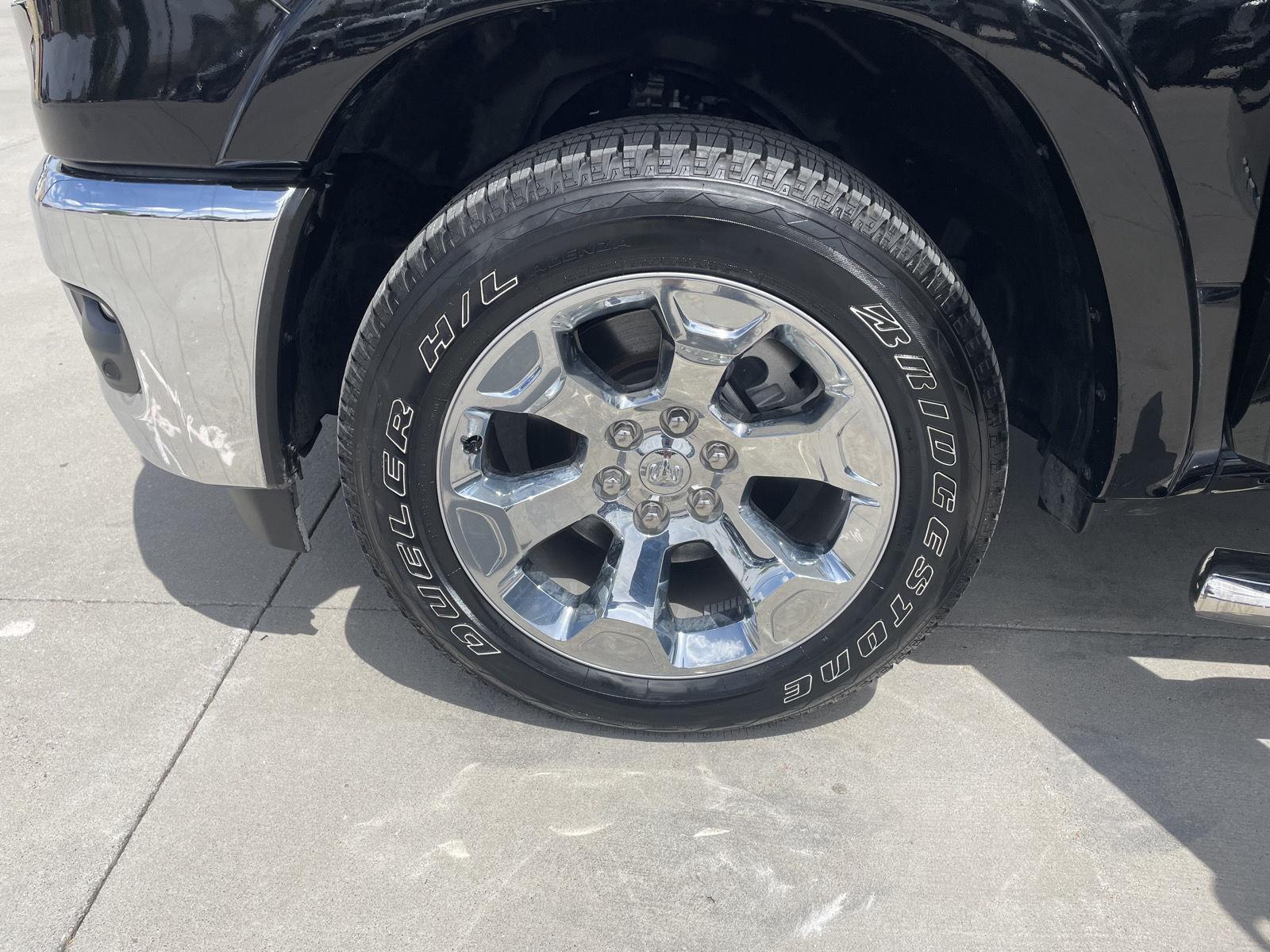 Vehicle photo 10