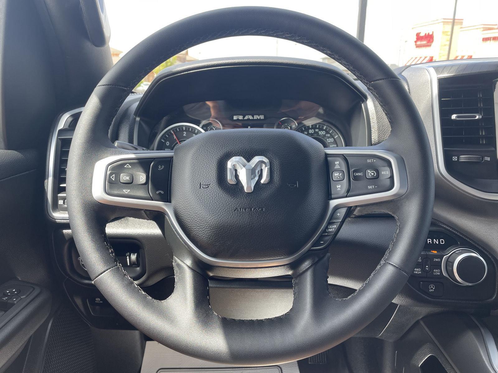 Vehicle photo 12