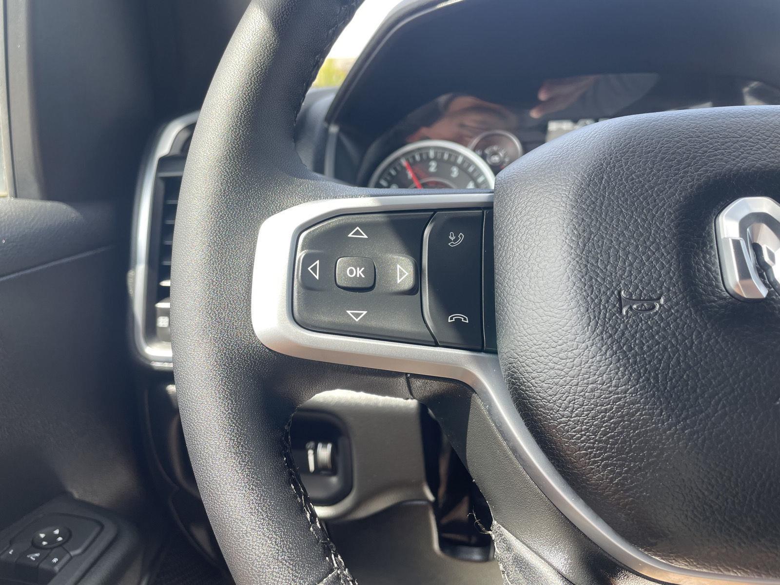 Vehicle photo 13