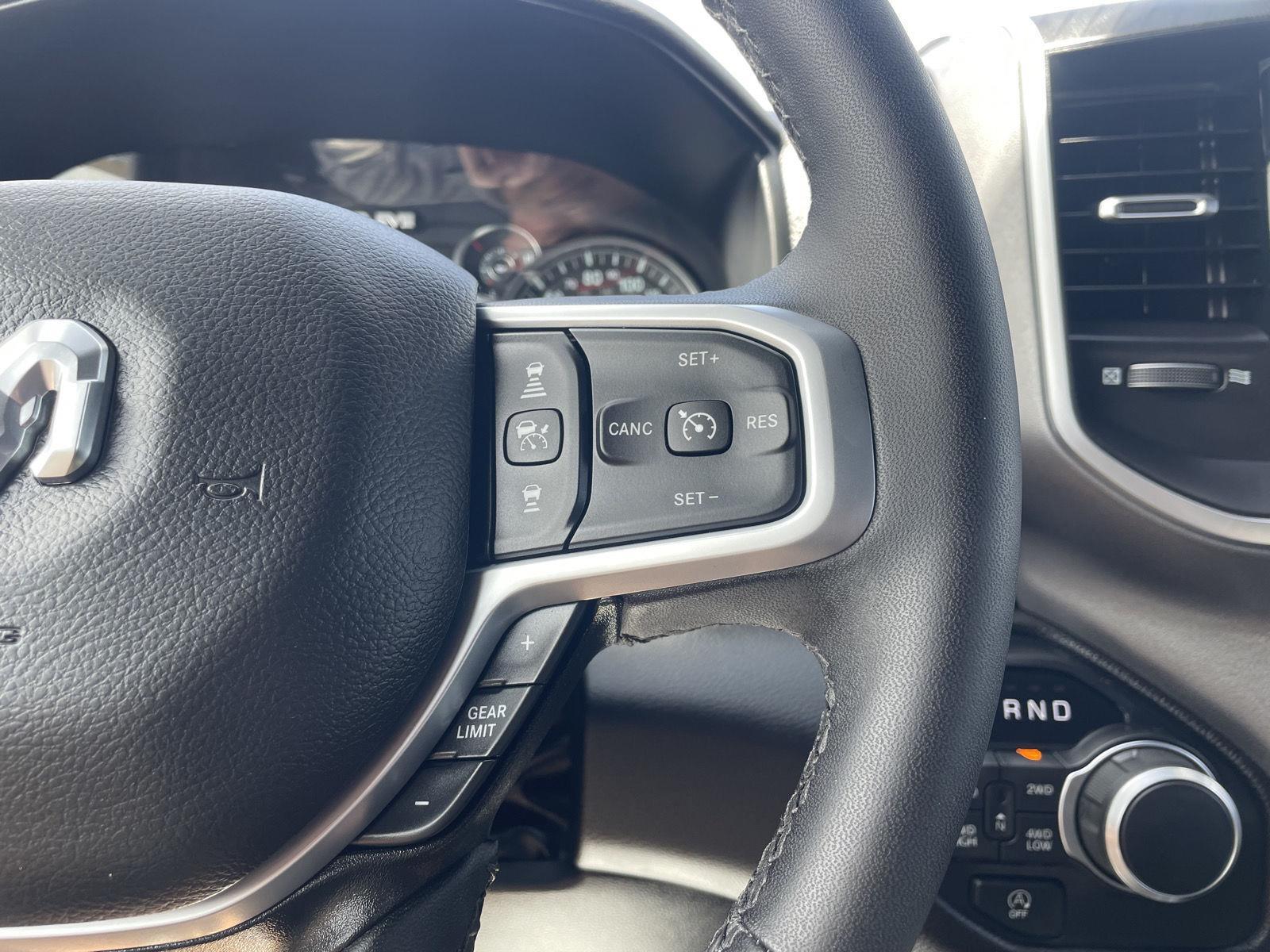 Vehicle photo 14