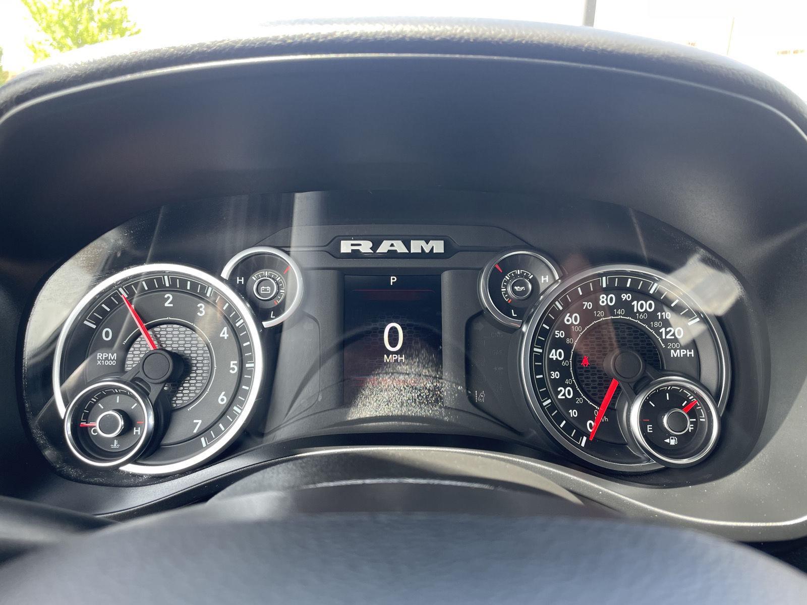Vehicle photo 15