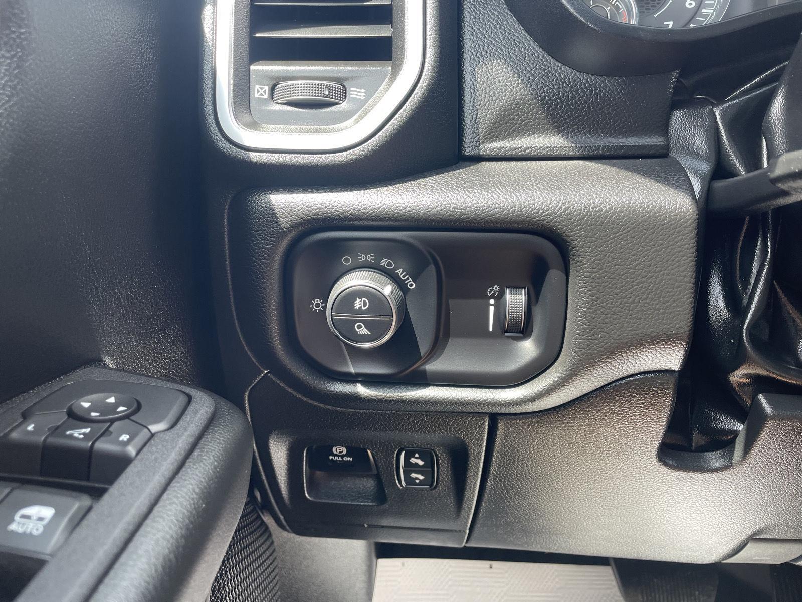 Vehicle photo 16
