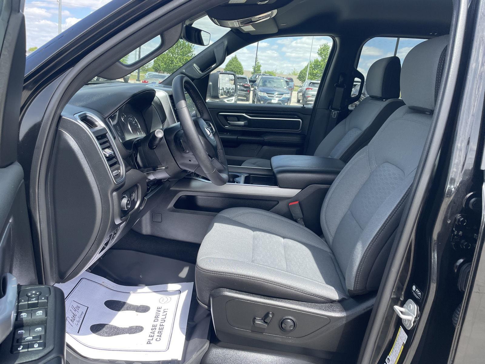 Vehicle photo 17