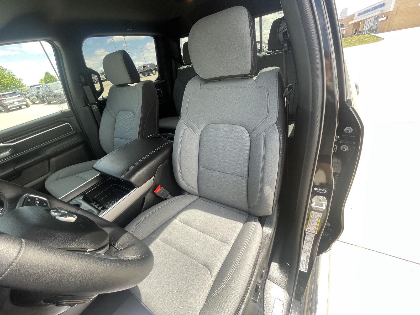 Vehicle photo 18