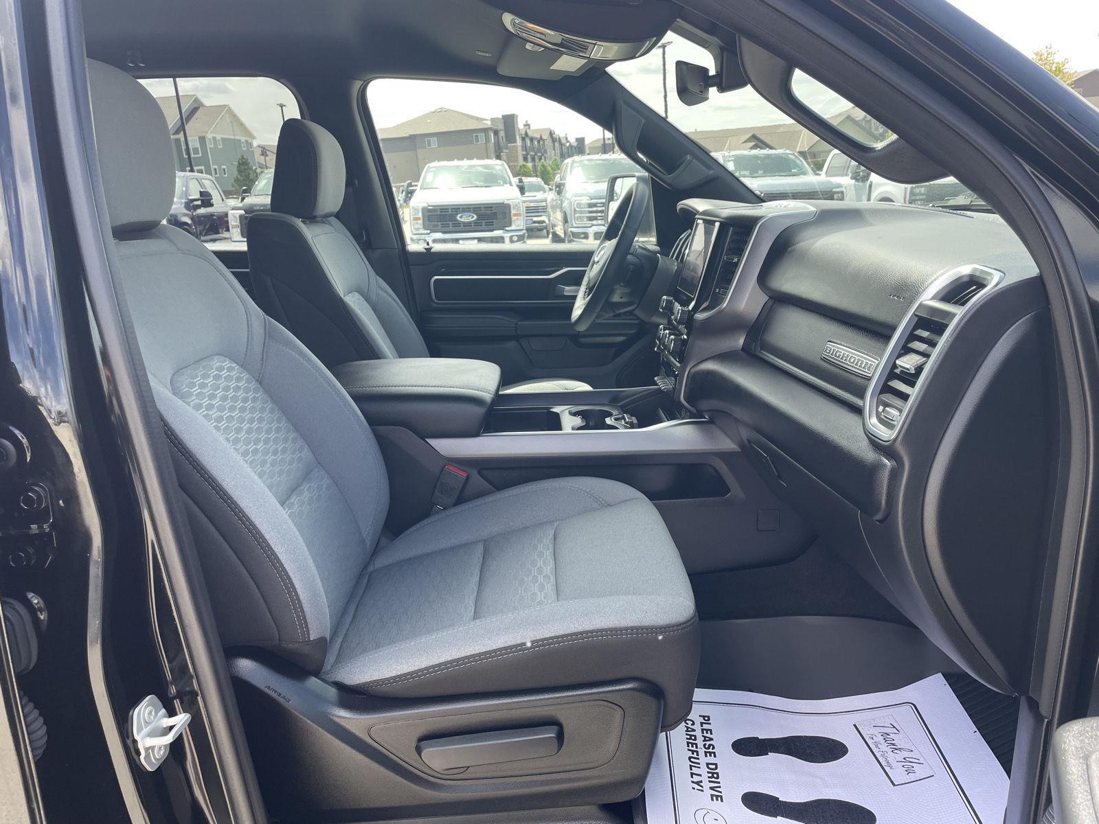 Vehicle photo 19