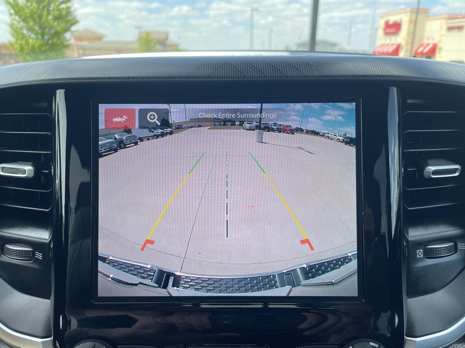 Vehicle photo 23