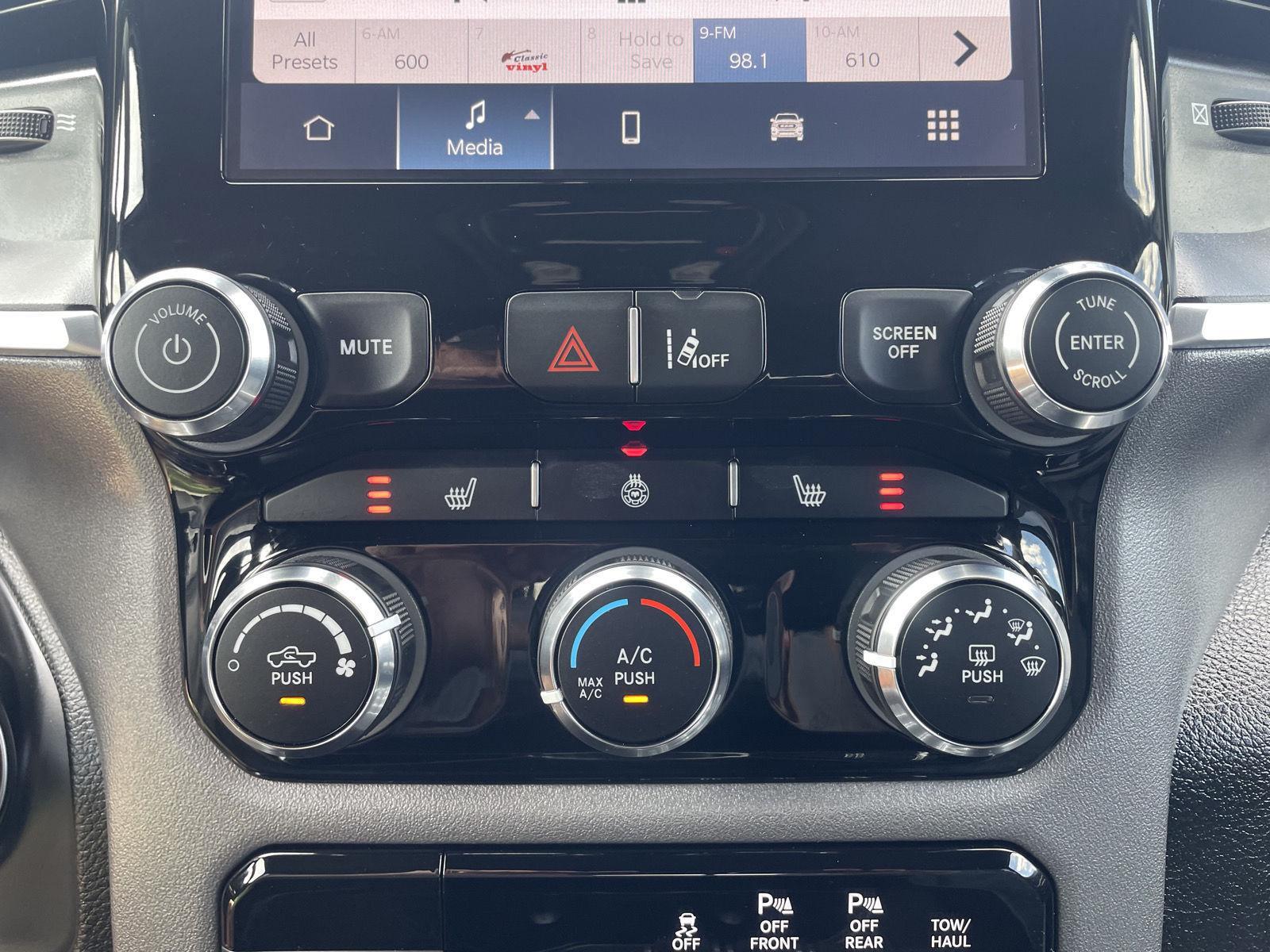 Vehicle photo 26