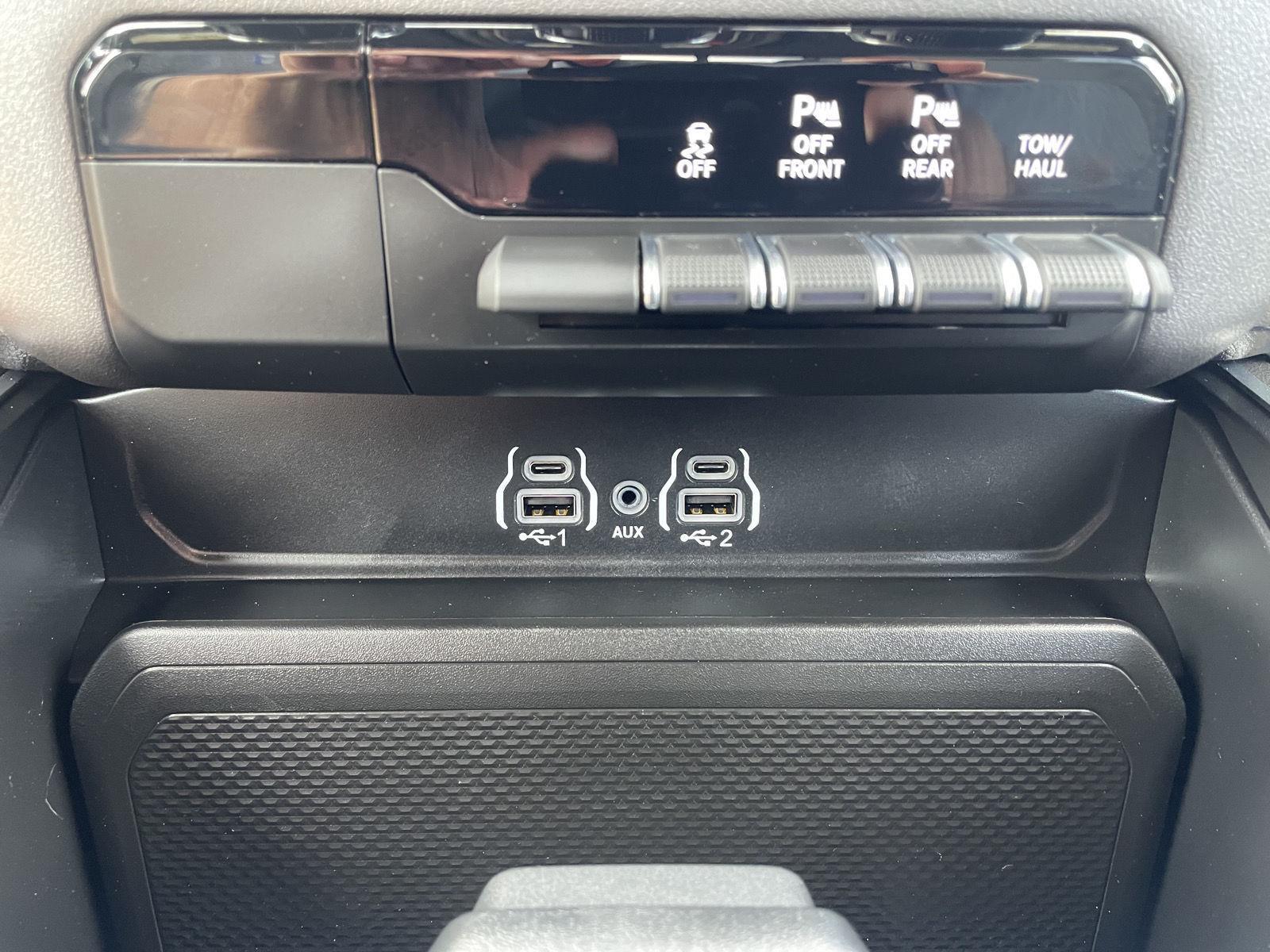 Vehicle photo 27
