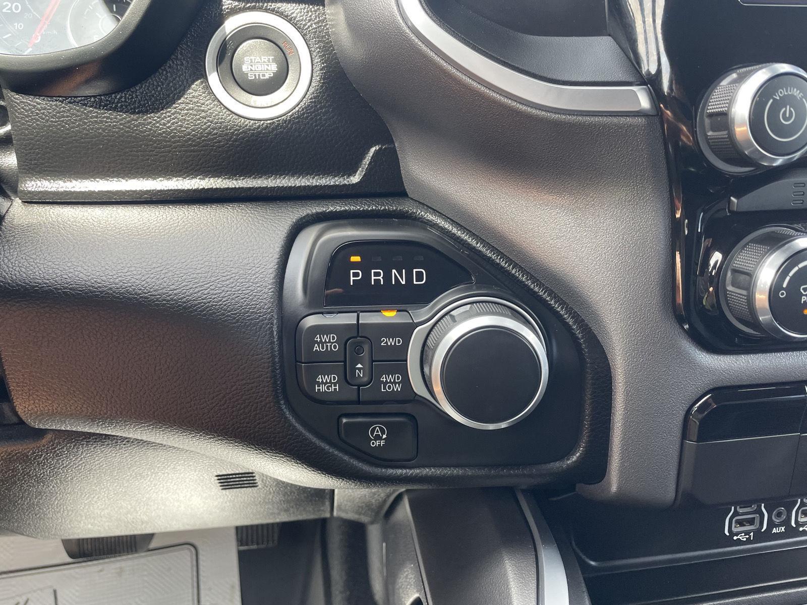 Vehicle photo 30