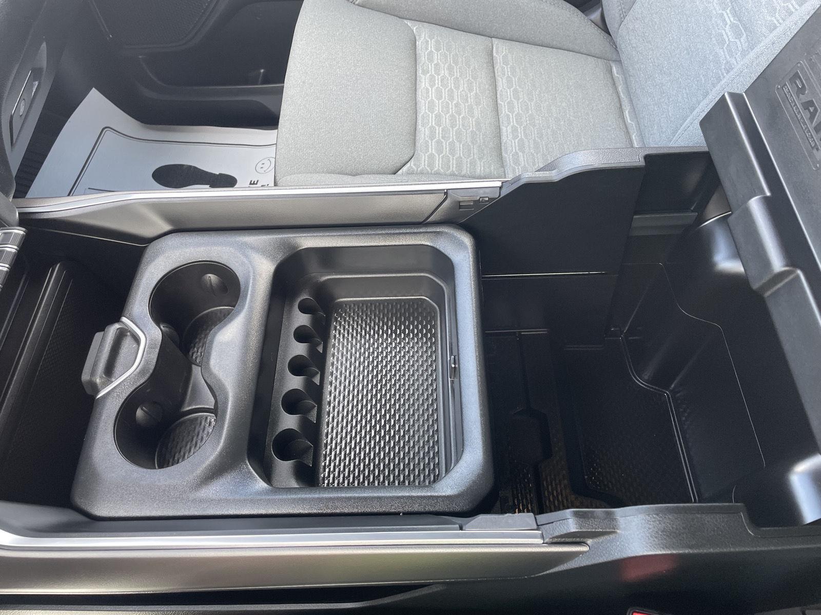 Vehicle photo 31