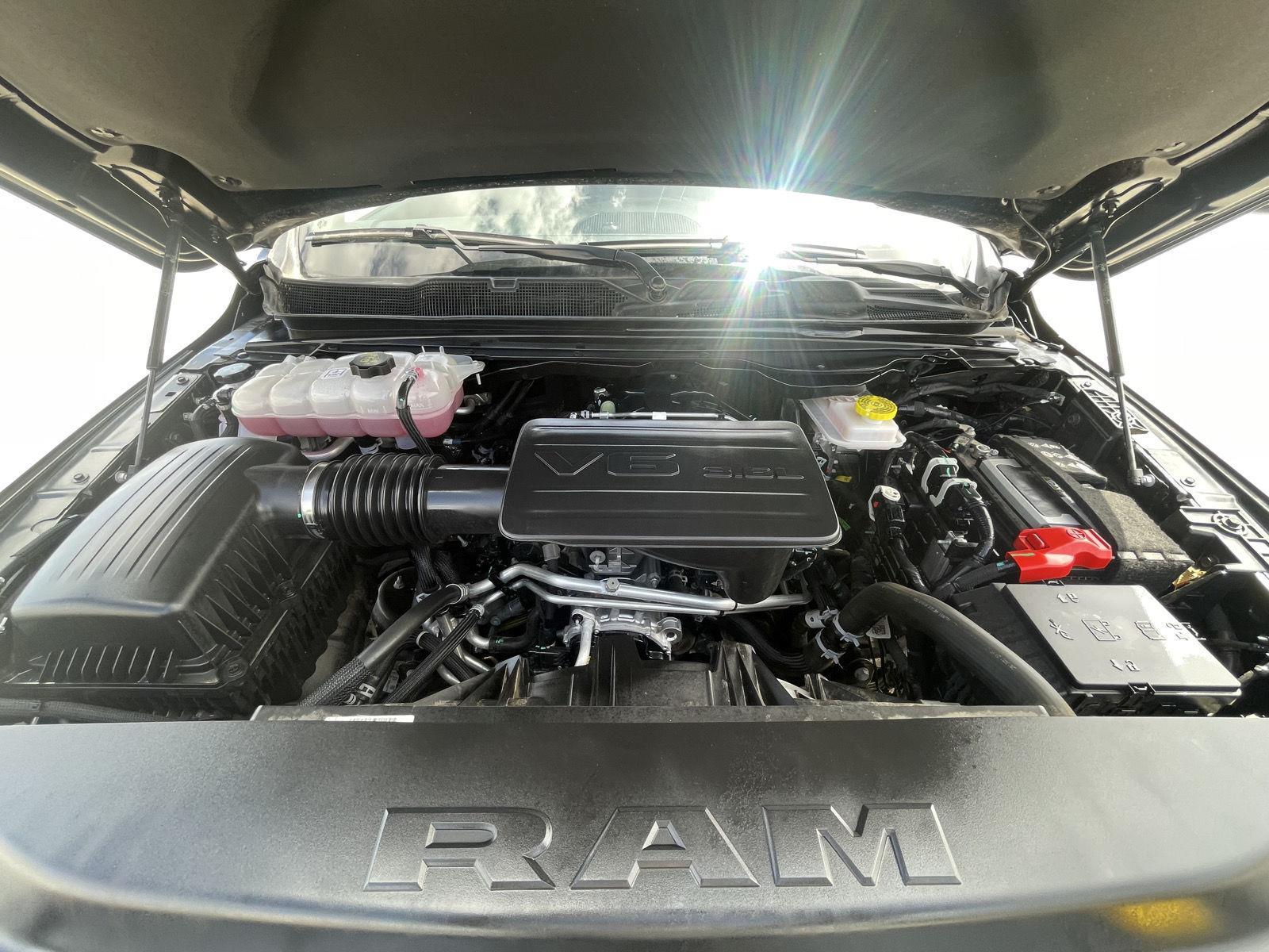 Vehicle photo 34
