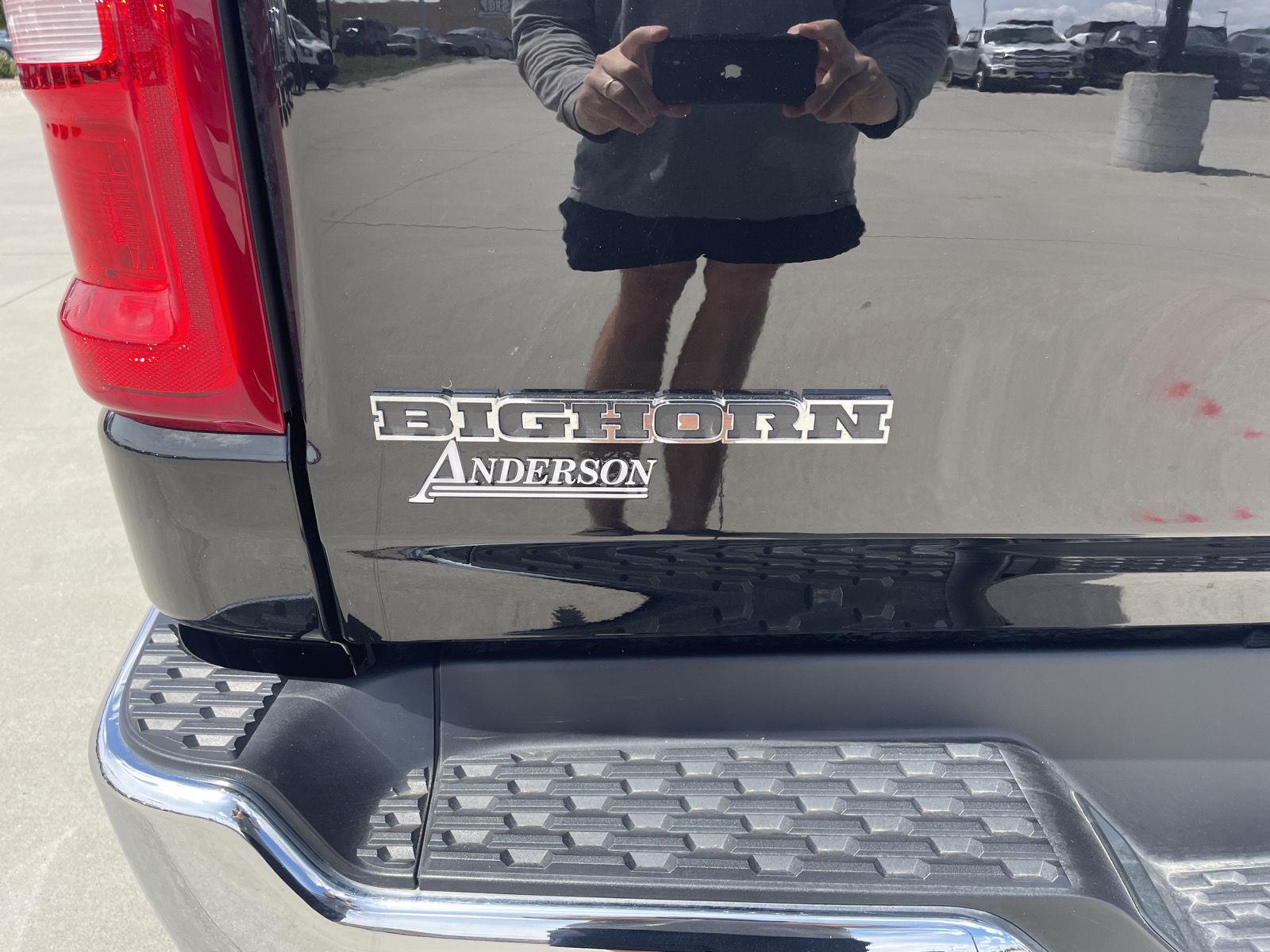 Vehicle photo 37