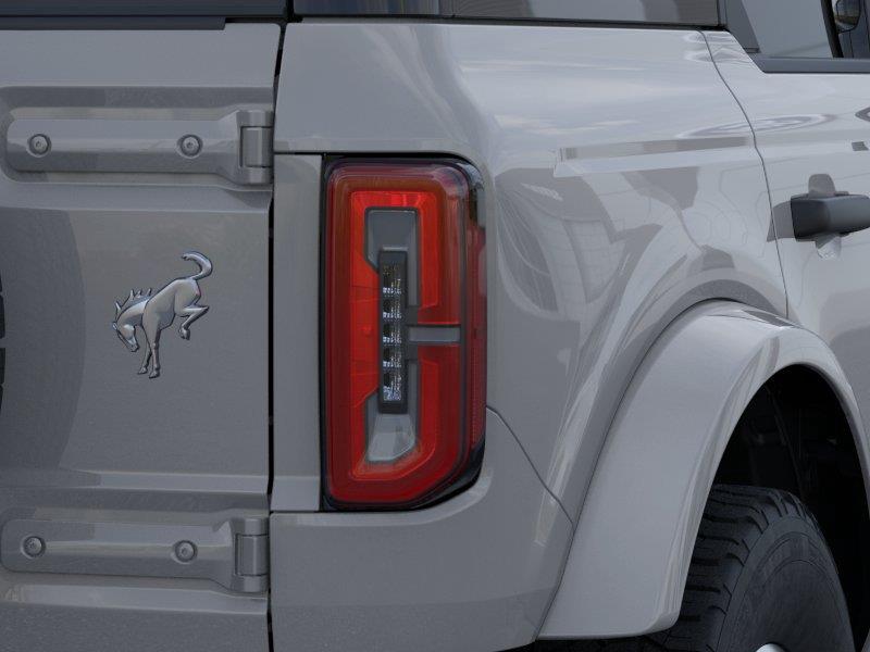 Vehicle photo 23