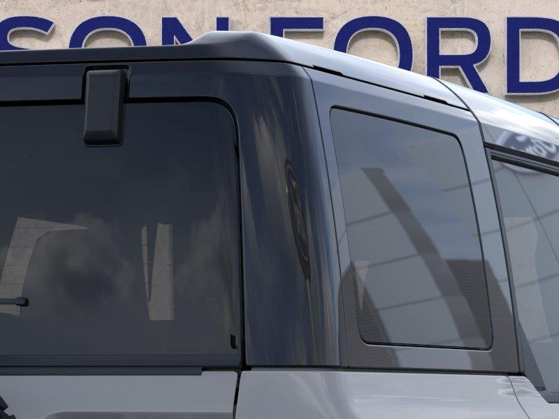 Vehicle photo 25