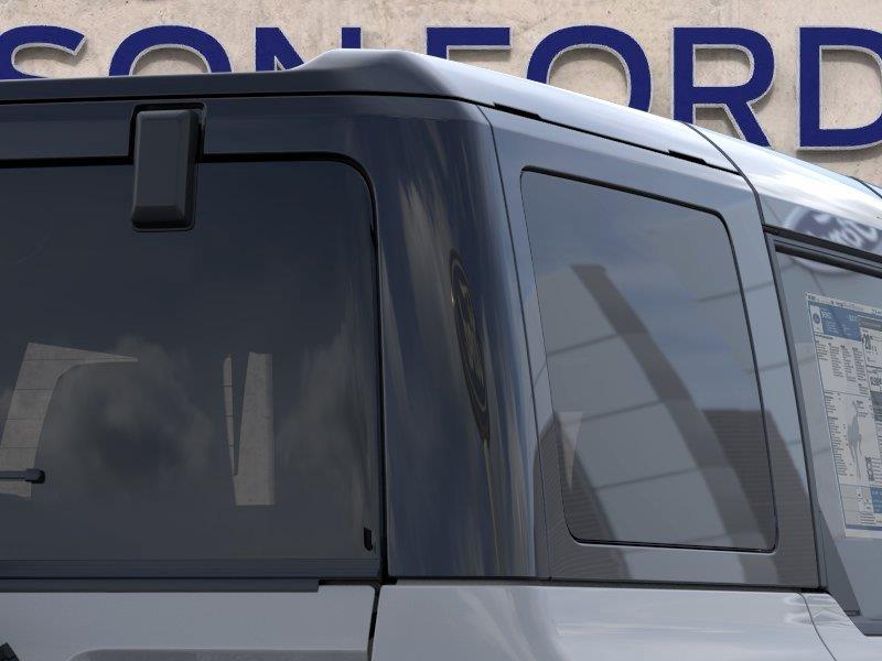 Vehicle photo 25