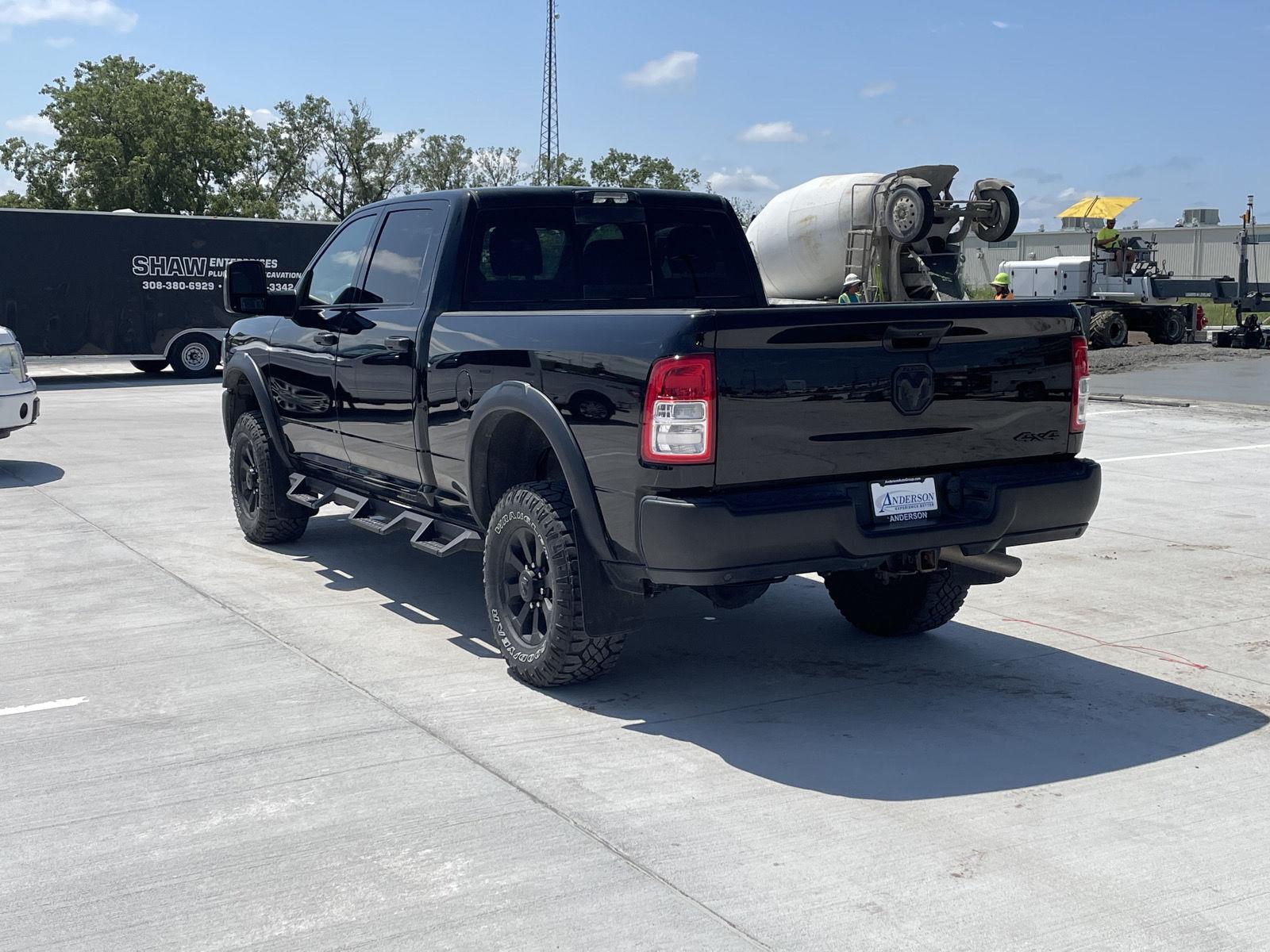 Vehicle photo 4