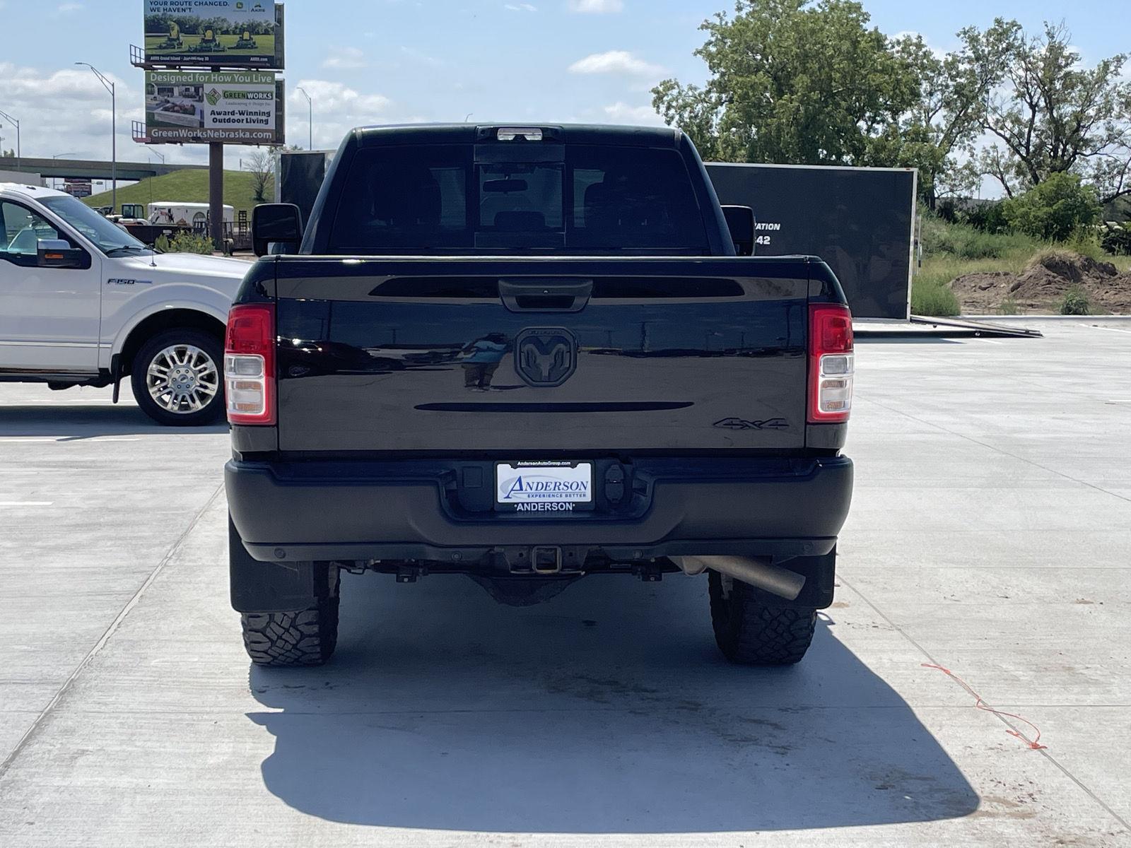 Vehicle photo 5
