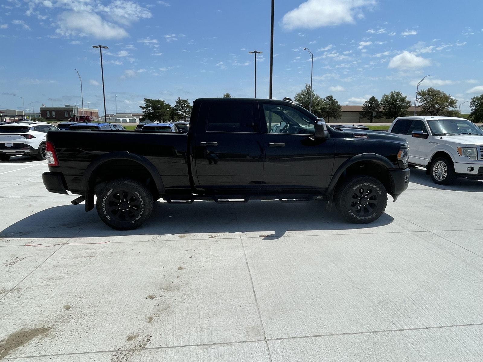 Vehicle photo 7