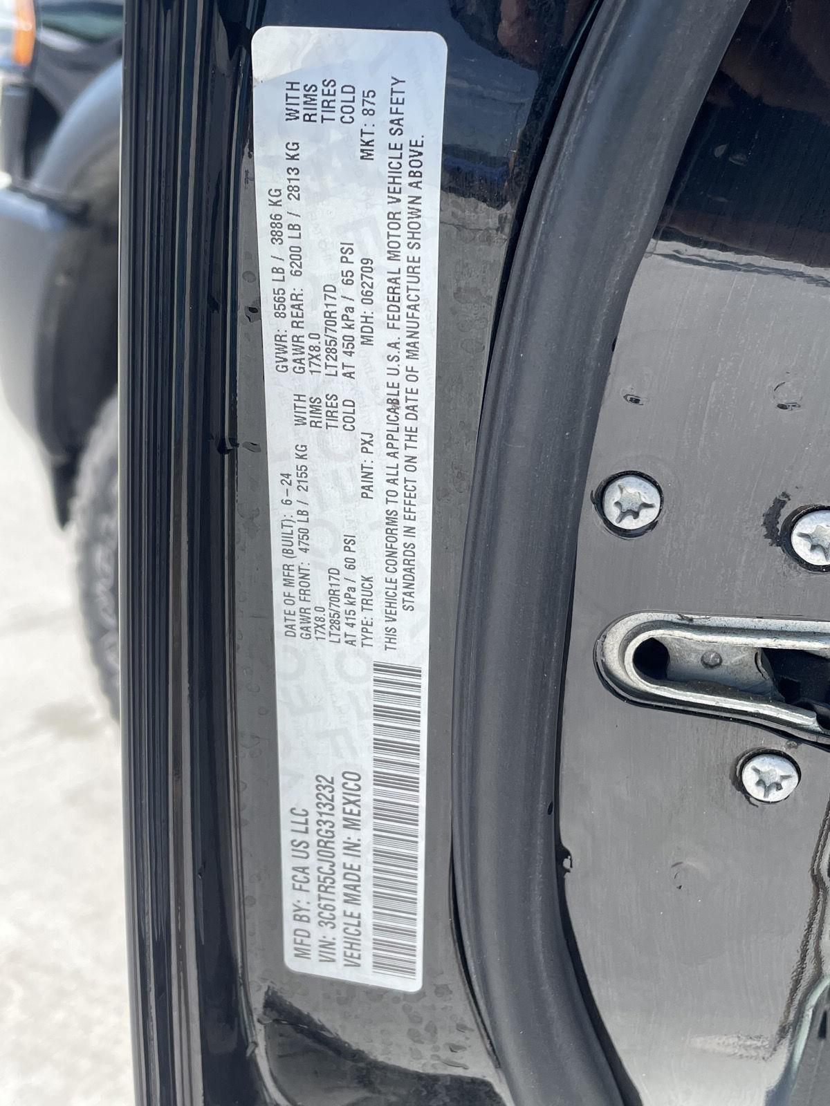 Vehicle photo 11