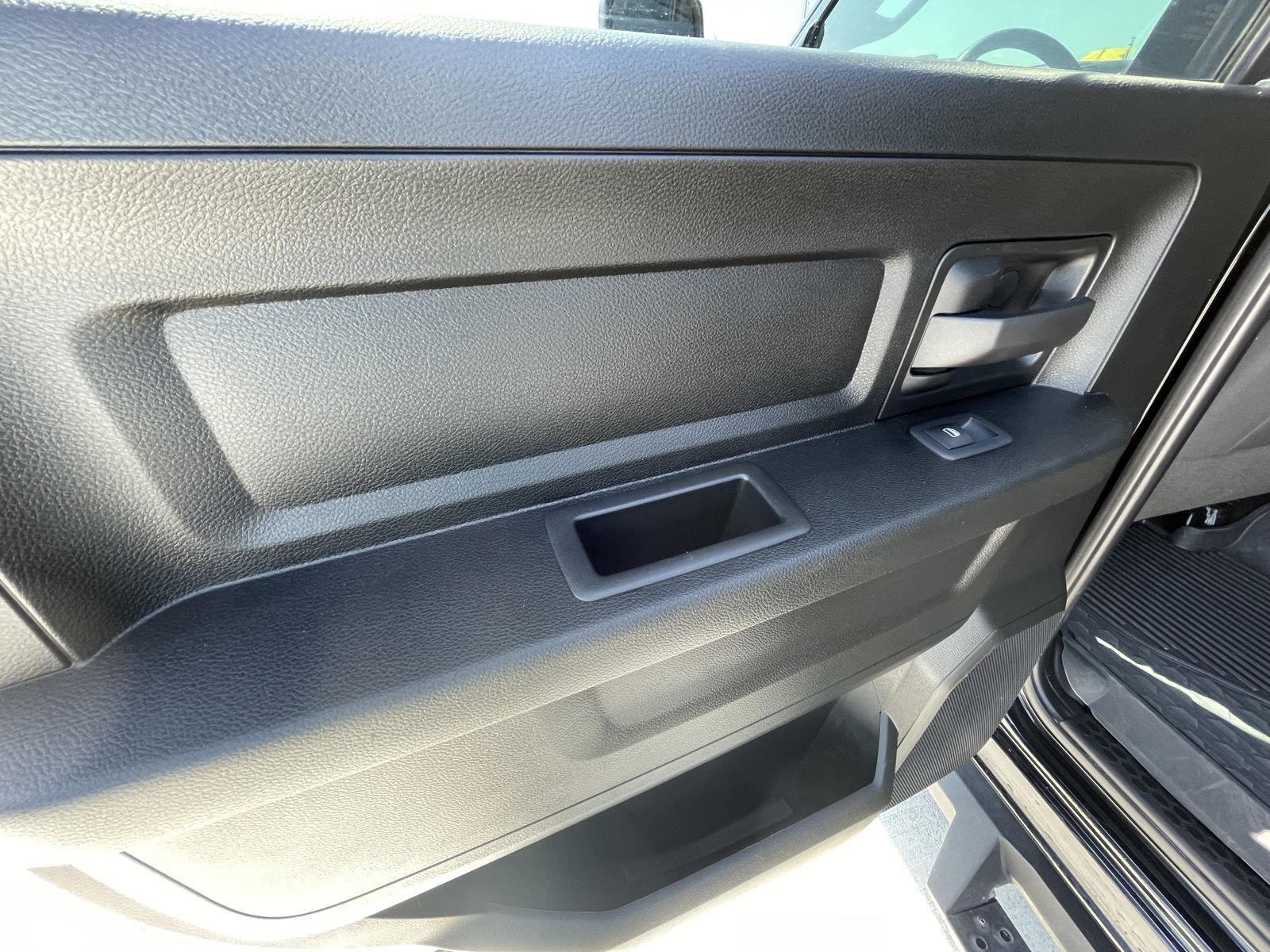 Vehicle photo 13