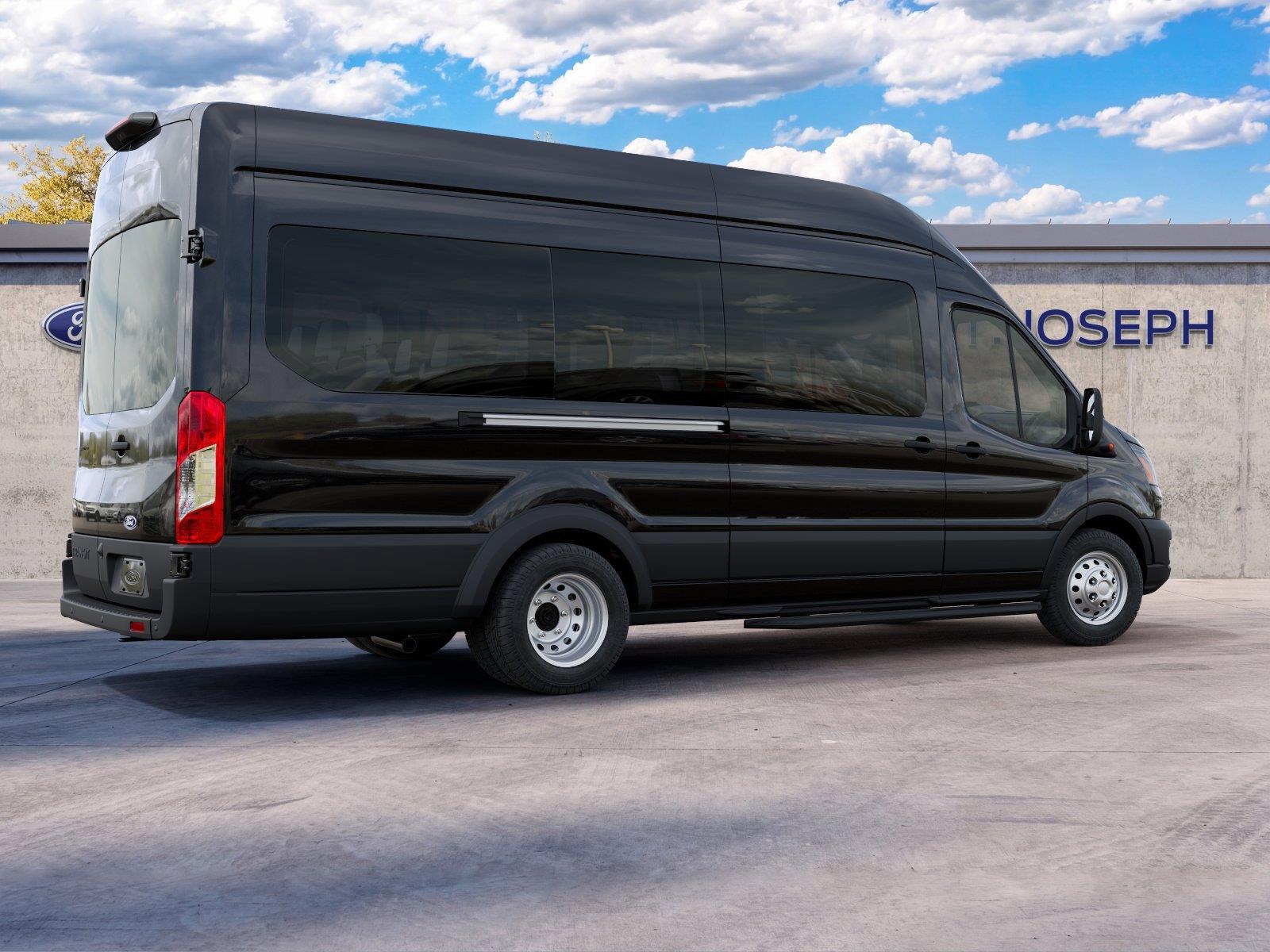 Vehicle photo 5