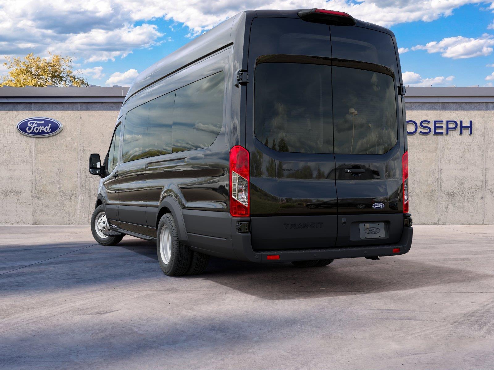 Vehicle photo 7