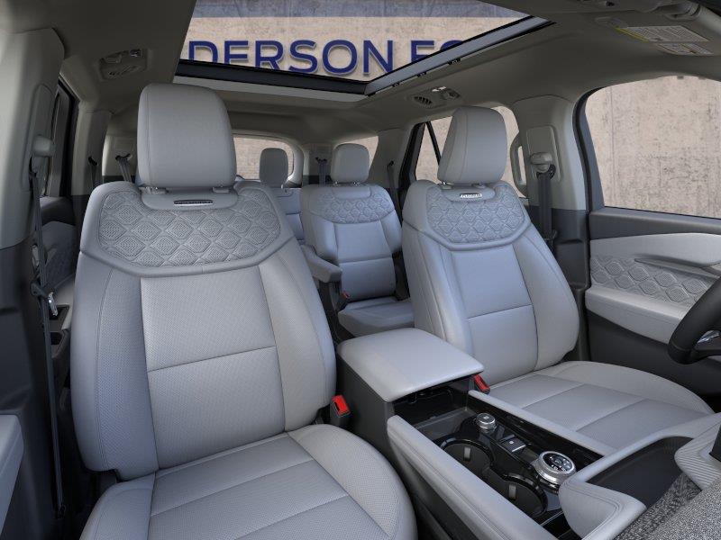 Vehicle photo 10