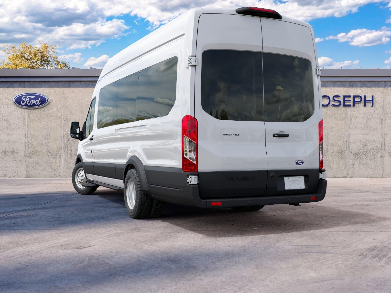 Vehicle photo 8