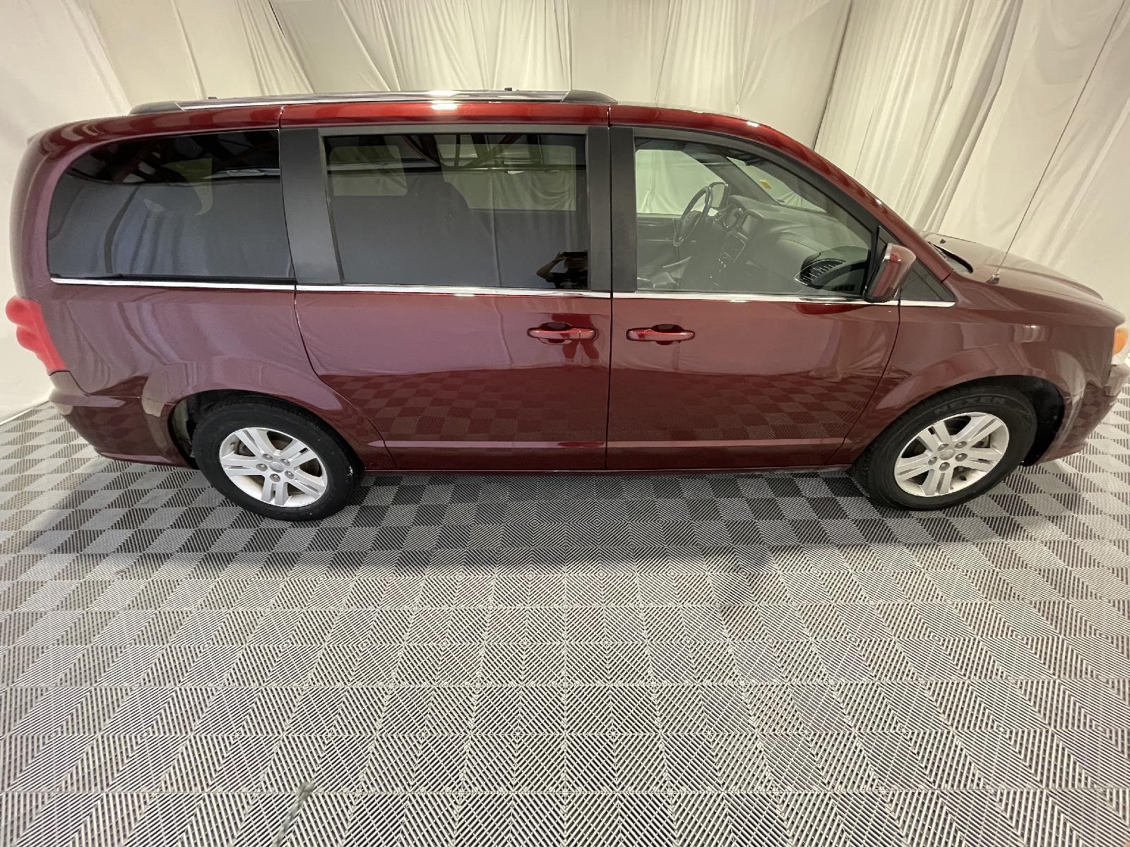 Used 2018 Dodge Grand Caravan SXT Minivans for sale in St Joseph MO