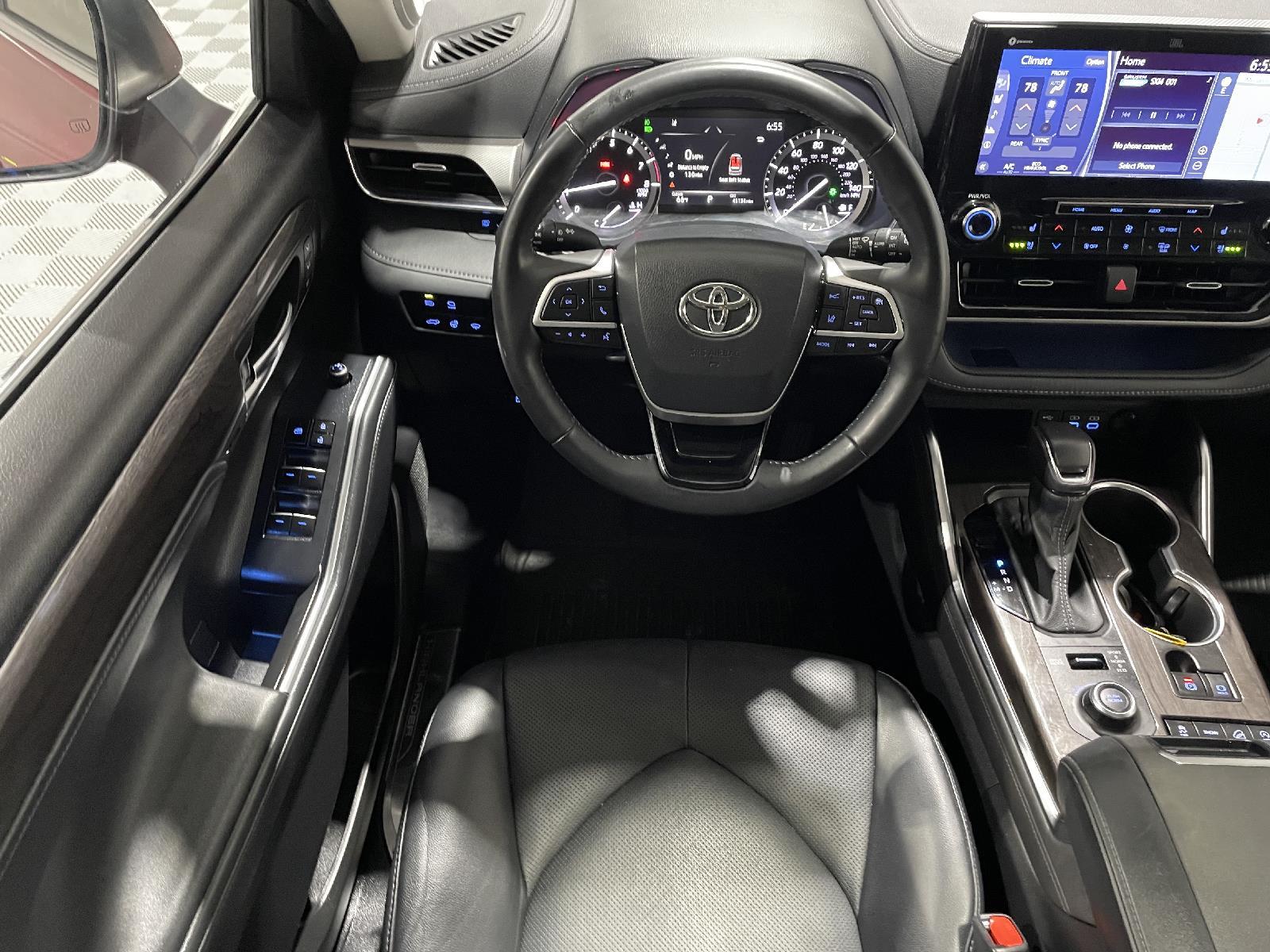 Used 2022 Toyota Highlander Platinum SUV for sale in St Joseph MO