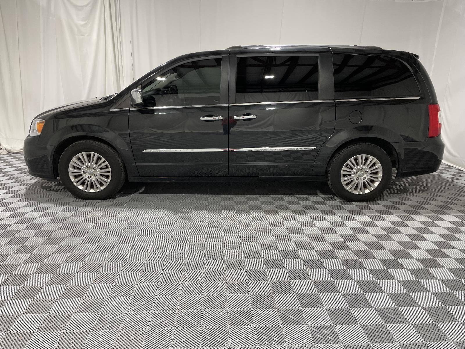 Used 2016 Chrysler Town And Country Limited Minivans for sale in St Joseph MO