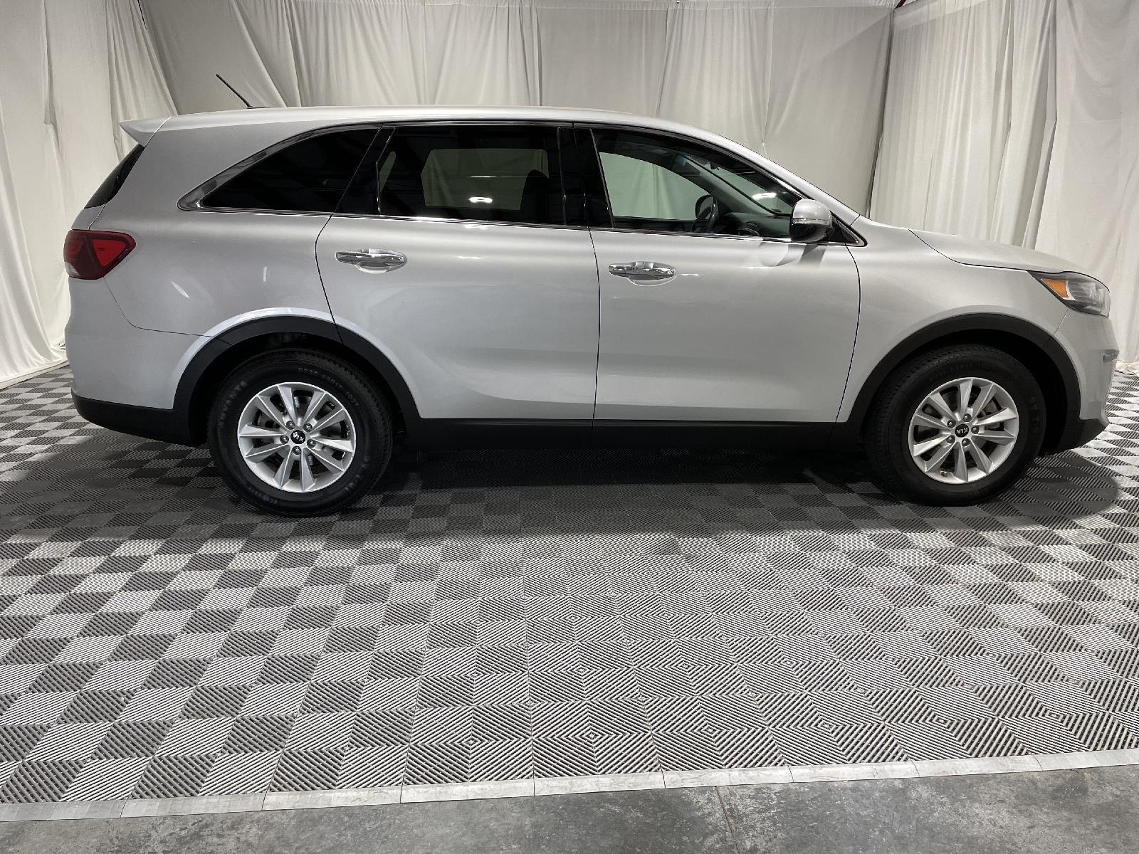 Used 2020 Kia SORENTO  lx v6 fwd for sale in St Joseph MO