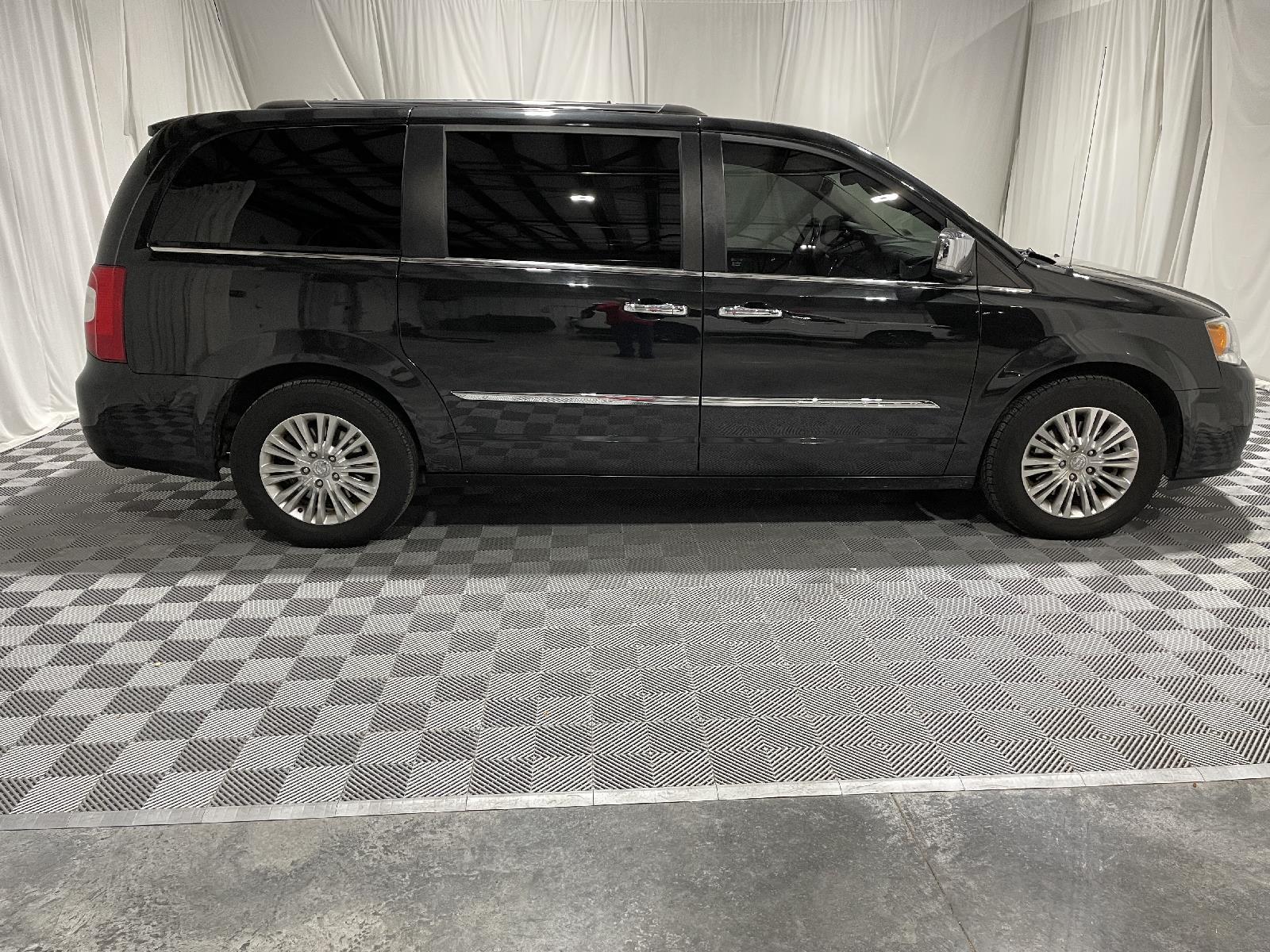 Used 2016 Chrysler Town And Country Limited Minivans for sale in St Joseph MO