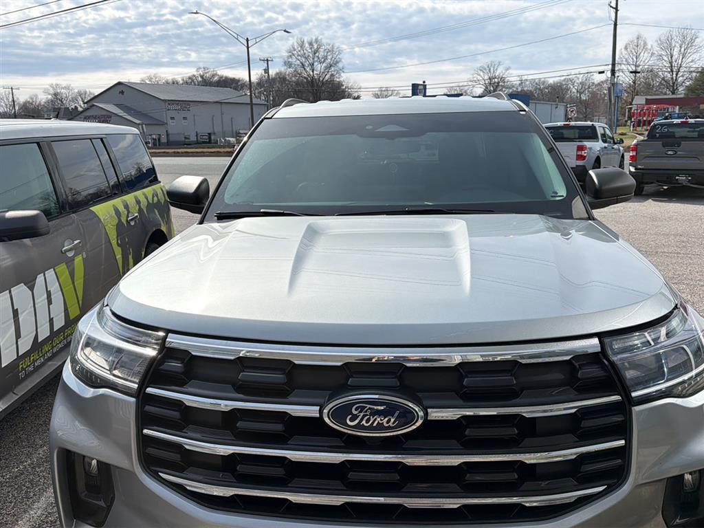 Iconic Silver 2025 Ford Explorer Active AWD SUV / Crossover All-Wheel Drive Automatic