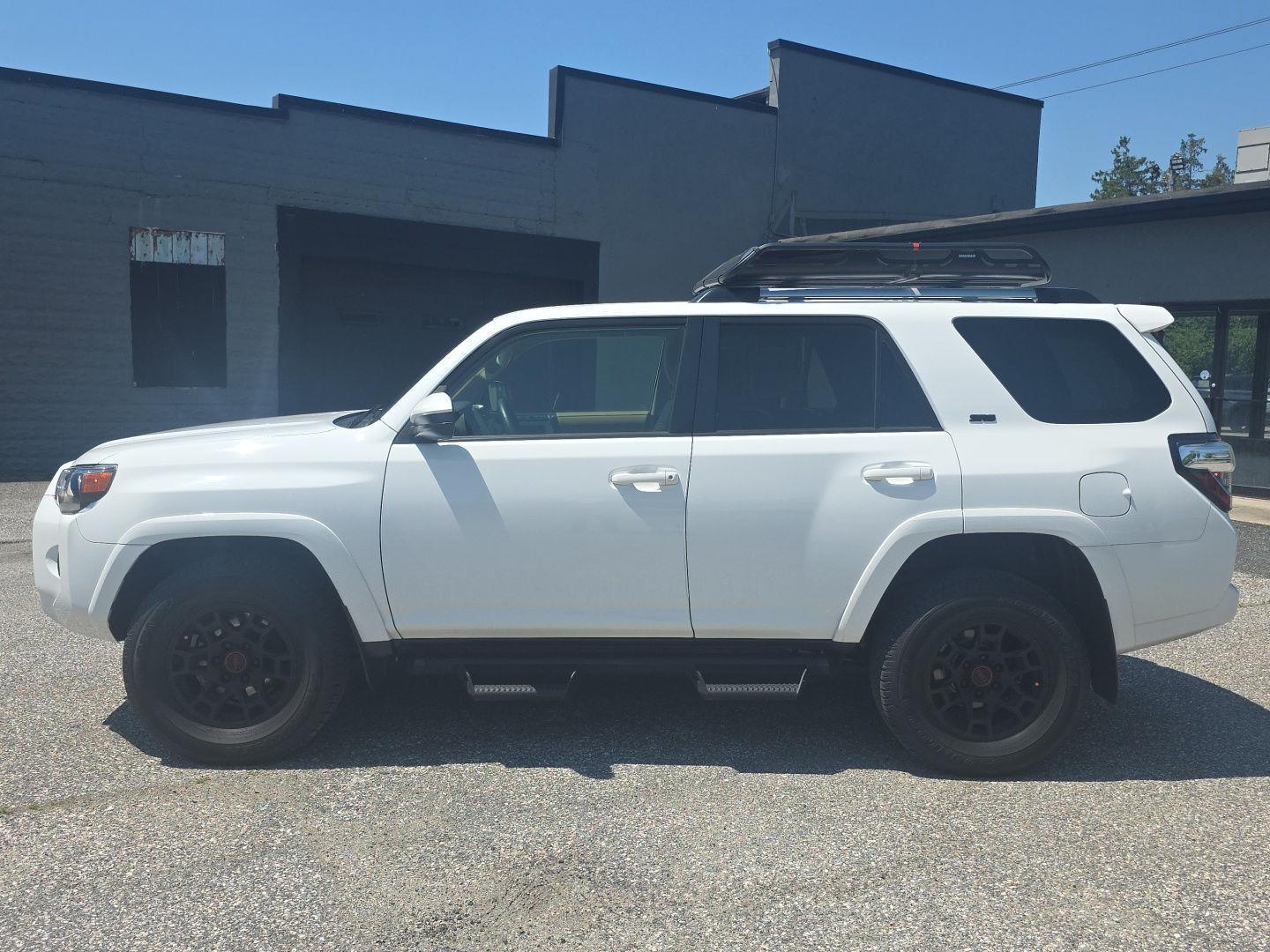 Super White 2022 Toyota 4Runner SR5 4WD SUV / Crossover Four-Wheel Drive 5-Speed Automatic