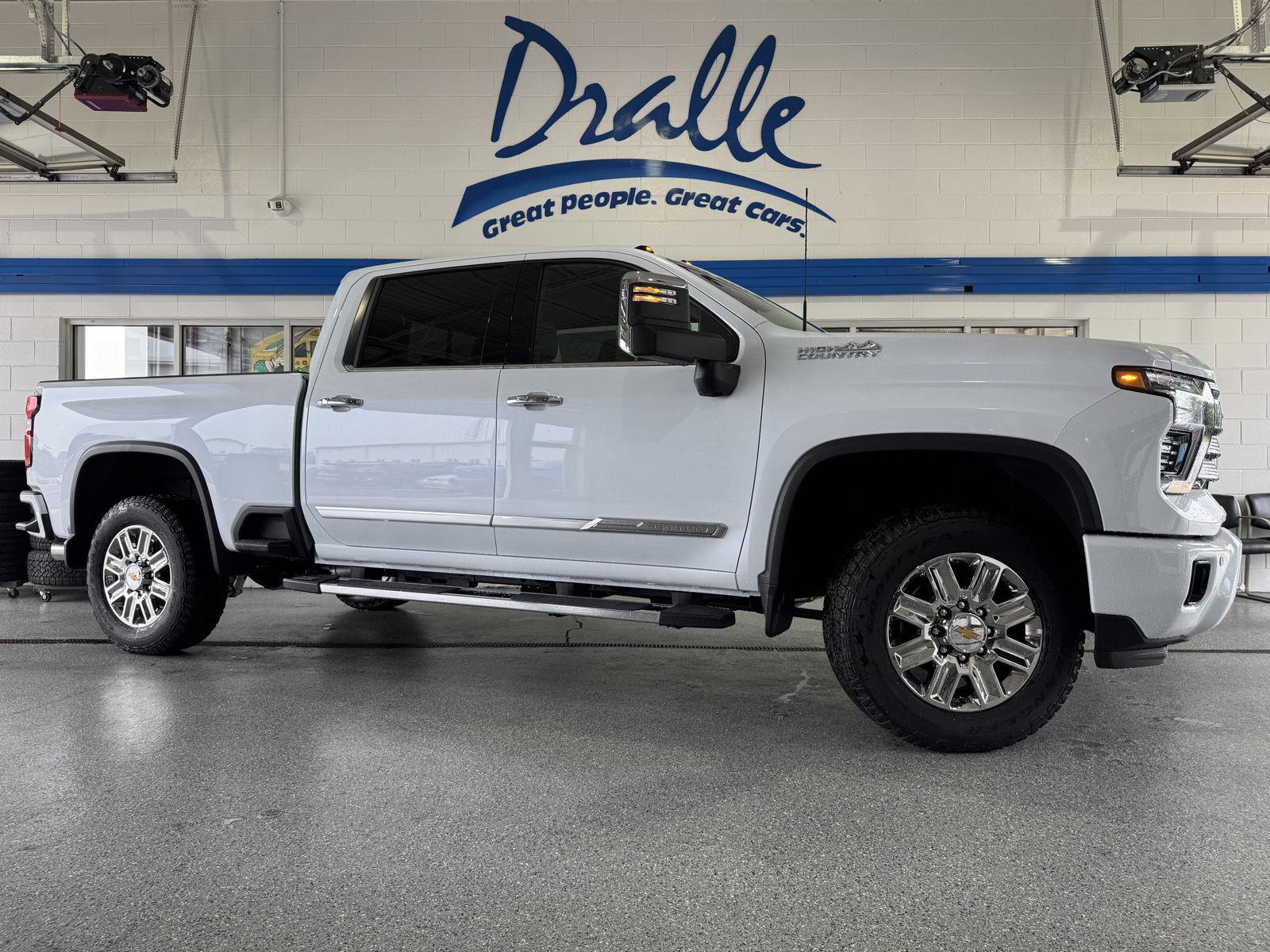 Polar White Tricoat 2026 Chevrolet Silverado 2500HD Pickup Truck Four-Wheel Drive Automatic