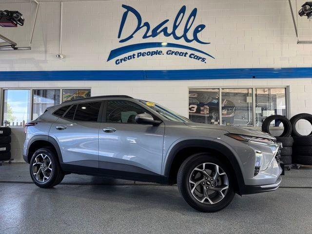 Sterling Gray Metallic 2025 Chevrolet Trax SUV / Crossover Front-Wheel Drive 6-Speed Automatic