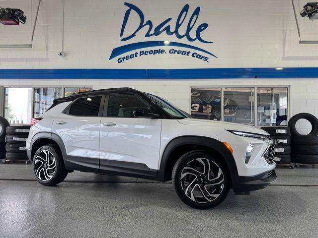 White (Iridescent Pearl Tricoat) 2026 Chevrolet Trailblazer SUV / Crossover Four-Wheel Drive 9-Speed Automatic