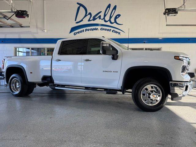 Summit White 2026 Chevrolet Silverado 3500HD LTZ Crew Cab 4WD Pickup Truck Four-Wheel Drive Automatic