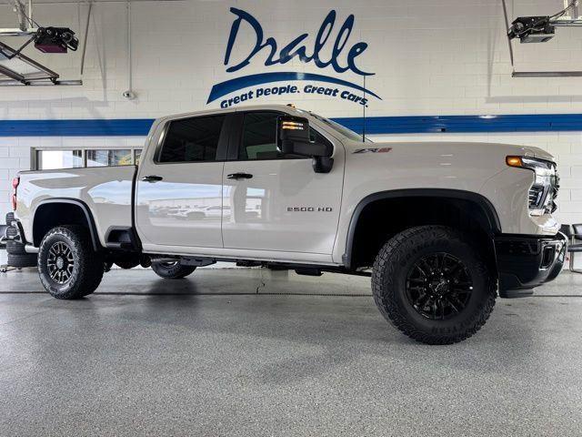 White Sands 2026 Chevrolet Silverado 2500HD ZR2 Crew Cab 4WD Pickup Truck Four-Wheel Drive Automatic