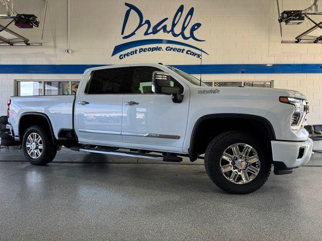 Polar White Tricoat 2026 Chevrolet Silverado 2500HD High Country Crew Cab 4WD Pickup Truck Four-Wheel Drive Automatic