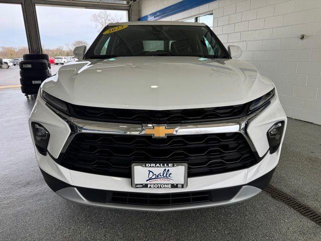 View vehicle photo 3