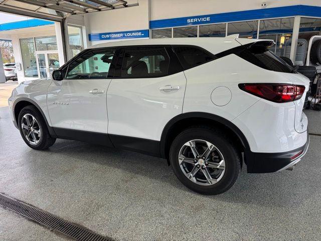 View vehicle photo 5