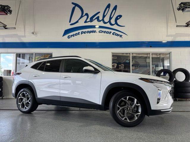Summit White 2026 Chevrolet Trax LT FWD SUV / Crossover Front-Wheel Drive 6-Speed Automatic