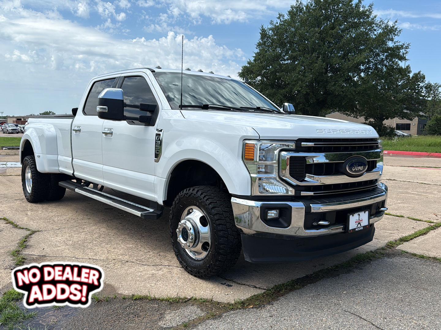 Oxford White 2022 Ford F-350 Super Duty Pickup Truck Four-Wheel Drive Automatic
