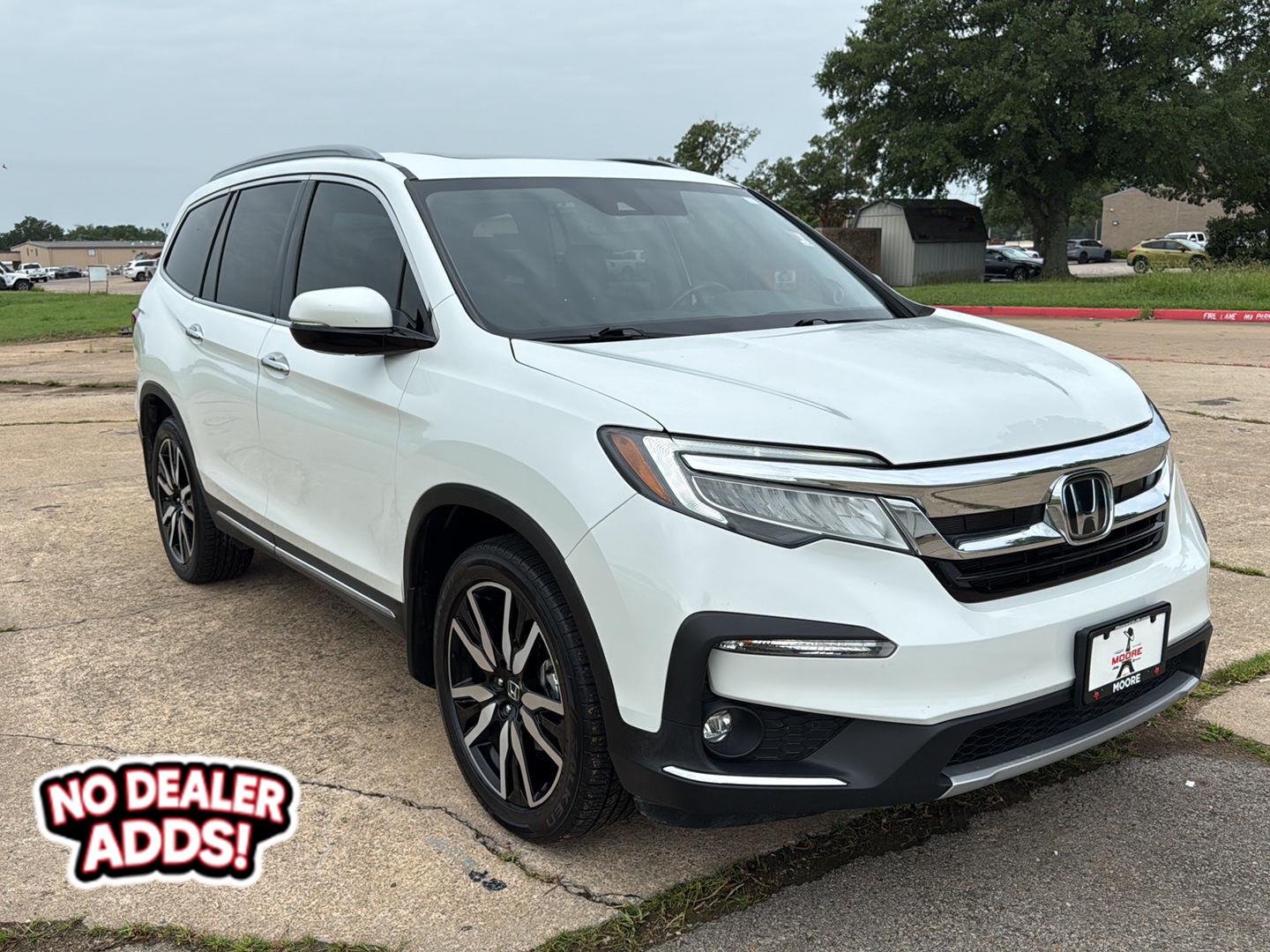 2021 Honda Pilot Touring AWD with Rear Captains Chairs