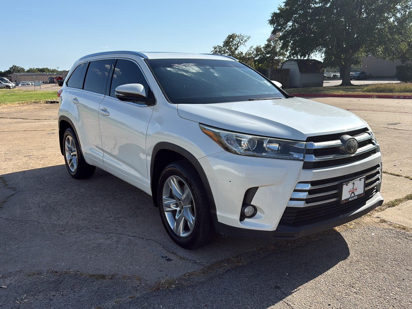 White (Blizzard Pearl) 2017 Toyota Highlander SUV / Crossover Front-Wheel Drive 8-Speed Automatic