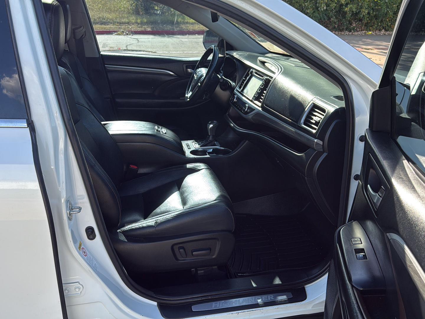 2017 Toyota Highlander 26
